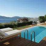 Rika Seaside Villa, Pool, 3 Bedroom Near Promenade *