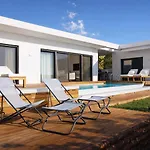 Rika Seaside Villa, Pool, 3 Bedroom Near Promenade * Paleros