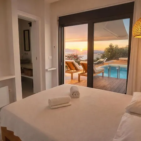 Villa Rika Seaside Villa, Pool, 3 Bedroom Near Promenade *